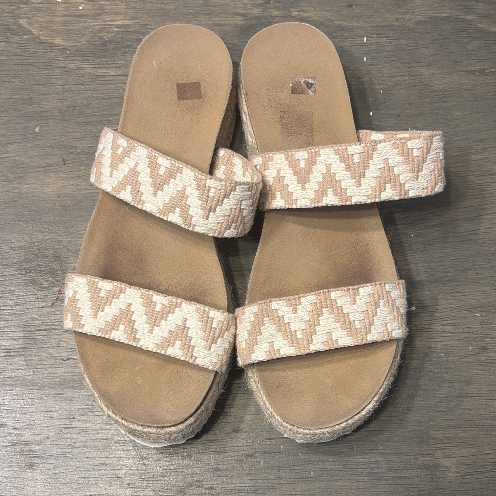 SHEIN Beige Zigzag Pattern Sandals
